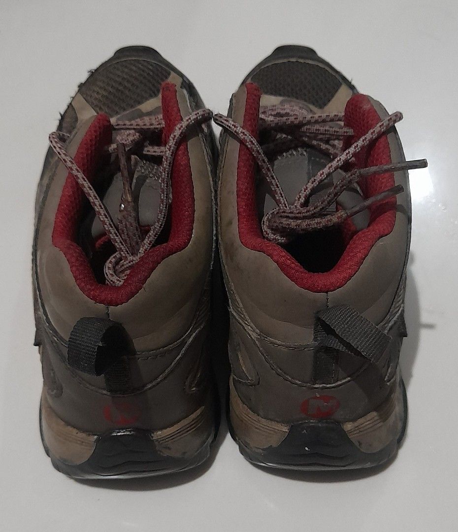 Merrell Moab FST Mid Waterproof Hiking Boots (Category: Babies & Kids Fashion) located in Quezon City. Submitted by beautyonlinecollectionkcm (Listing ID 1456817973, Image 3). Description: - Merrell Moab FST Mid Waterproof hiking boots - Size: US 1W, UK 13, EU 32 (Kids') - Sturdy and reliable for outdoor adventures - Ideal for hiking on trails and in wet conditions - Get ready for your next adventure!.