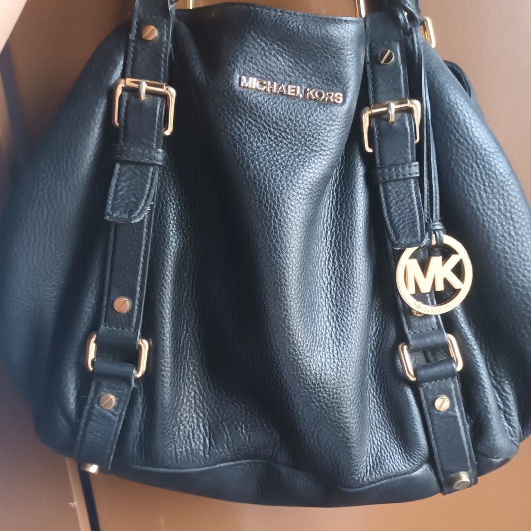 Michael Kors Authentic Bag (Category: Luxury Bags & Wallets) located in Las Pinas. Submitted by rieries_shop (Listing ID 1456857488, Image 2). Description: - as is - pm me for more info/pic - Mop: Gcash/Maya/Gotyme/Maribank.