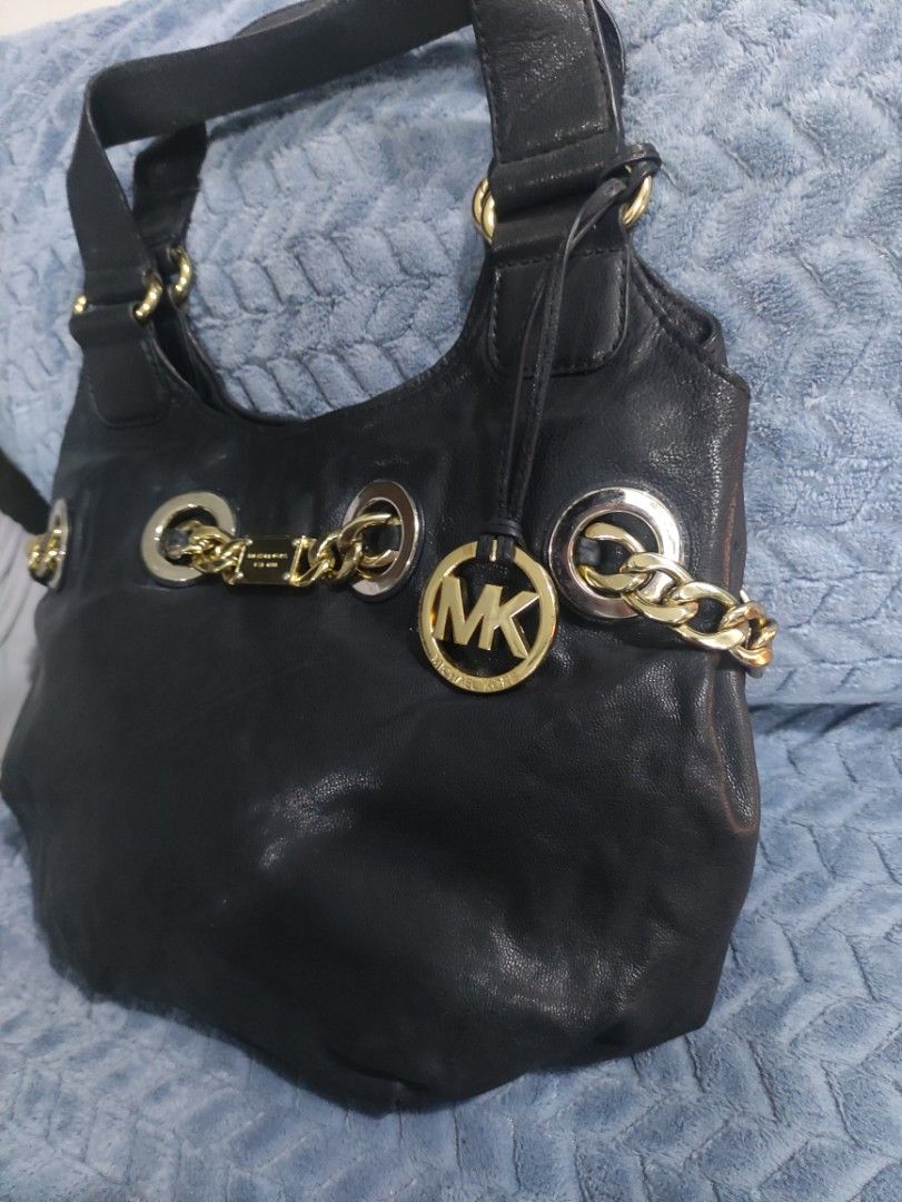 Michael Kors Black Leather Hobo Bag (Category: Luxury Bags & Wallets) located in Cainta. Submitted by kluxurychoices (Listing ID 1456951795, Image 2). Description: Authentic Michael Kors bag U.S bought.