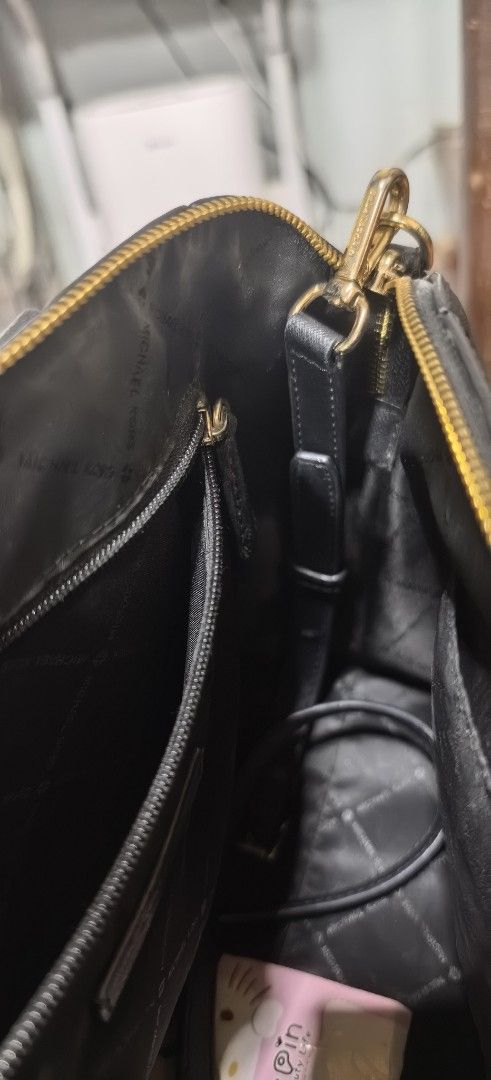 Michael Kors Black Leather Satchel Handbag (Category: Luxury Bags & Wallets) located in Malabon City. Submitted by cfmalubs (Listing ID 1456787375, Image 3). Description: - Authentic Michael Kors black leather satchel - Elegant gold hardware details - Spacious interior with zip pocket and compartments - Includes a detachable strap for versatile wear - Ideal everyday bag.