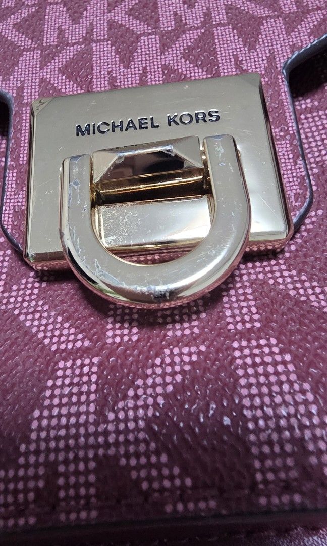 Michael Kors Leather Satchel Bag (Category: Luxury Bags & Wallets) located in Amadeo. Submitted by cminihaven (Listing ID 1456908780, Image 3). Description: .
