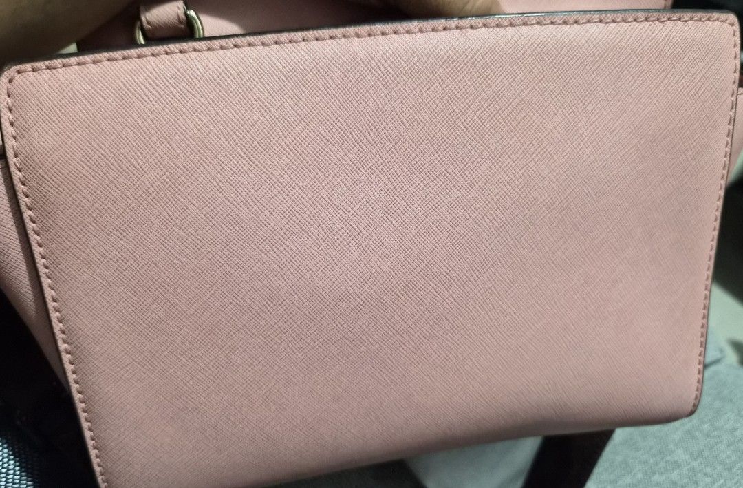 Michael Kors Pink Leather Crossbody Bag (Category: Luxury Bags & Wallets) located in Caloocan City. Submitted by rmdesilva (Listing ID 1456799385, Image 2). Description: Pink Michael Kors crossbody bag. Saffiano leather. Gold hardware details. Interior has a zip pocket and a slip pocket. Comes with a detachable crossbody strap. Great for everyday use..