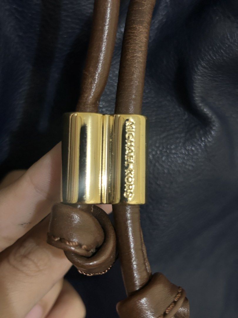 Michale Kors tote bag (Category: Tote Bags) located in Cagayan de Oro. Submitted by https.comics (Listing ID 1456794607, Image 3). Description: .