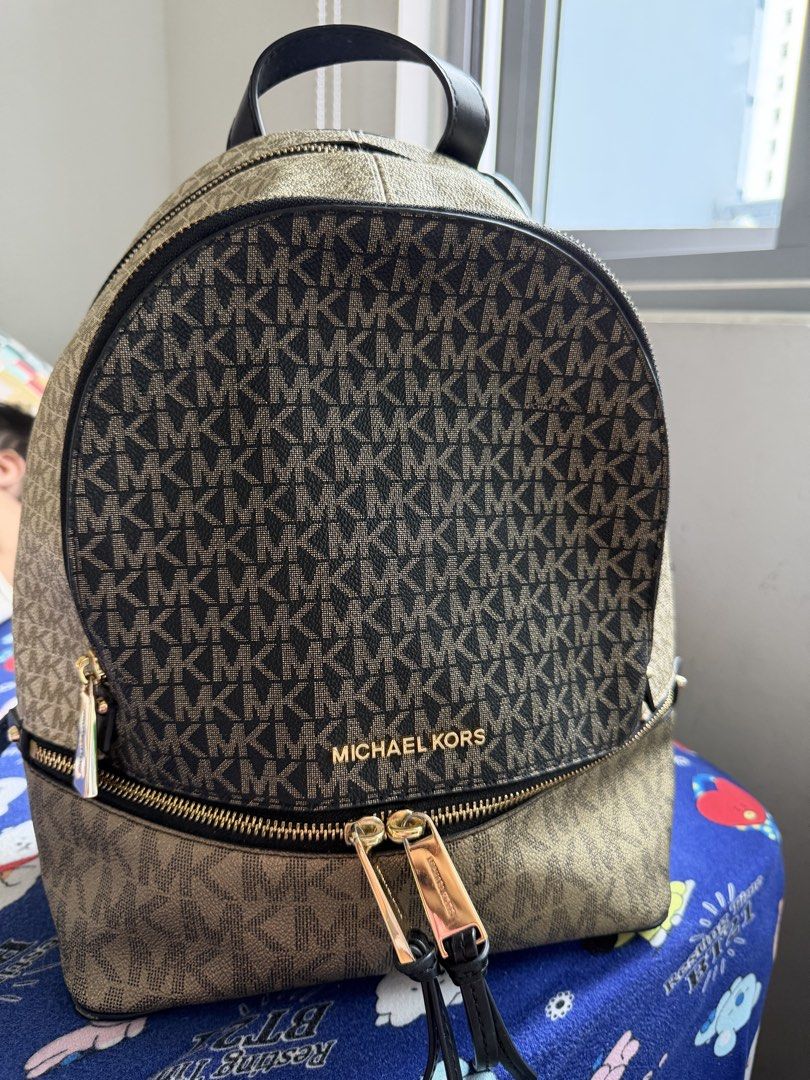 MK bagpack (Category: Luxury Bags & Wallets) located in Quezon City. Submitted by jshkh (Listing ID 1456830498, Image 1). Description: Original Nasa pic na po ang issue What you see is what you get With dustbag Medium size For pick up or delivery only RFS: declutter .