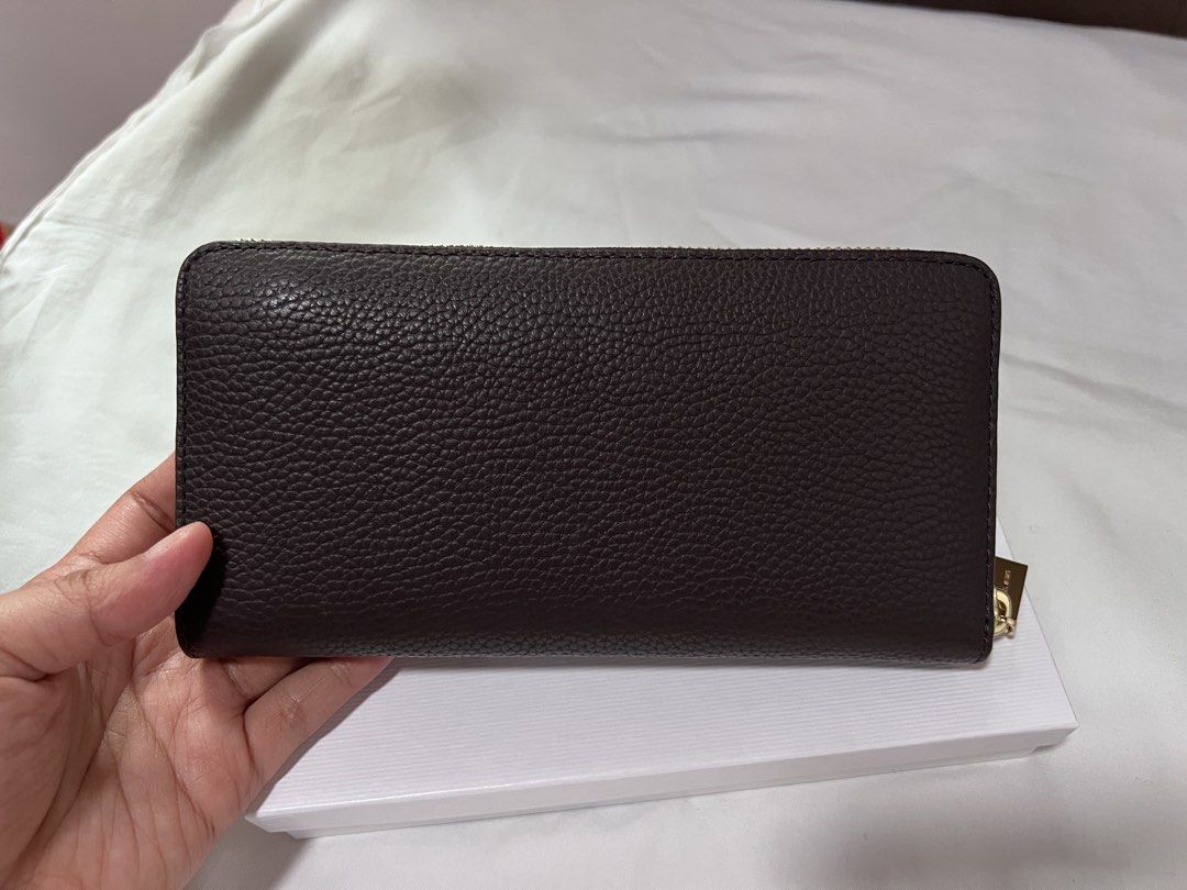 MK Long wallet (Category: Wallets & Card Holders) located in Cabanatuan. Submitted by hellorhea (Listing ID 1456786155, Image 2). Description: Brand new MK Jet Set Travel Zip long wallet. With tags and box. Color: chocolate.