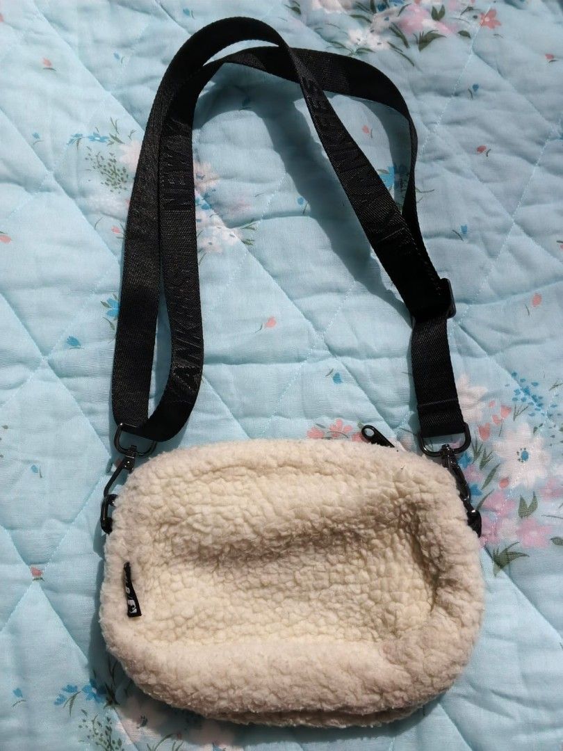 MLB Fur Sling Bag (Category: Luxury Bags & Wallets) located in Cabanatuan. Submitted by a3declutterco (Listing ID 1456940798, Image 2). Description: .
