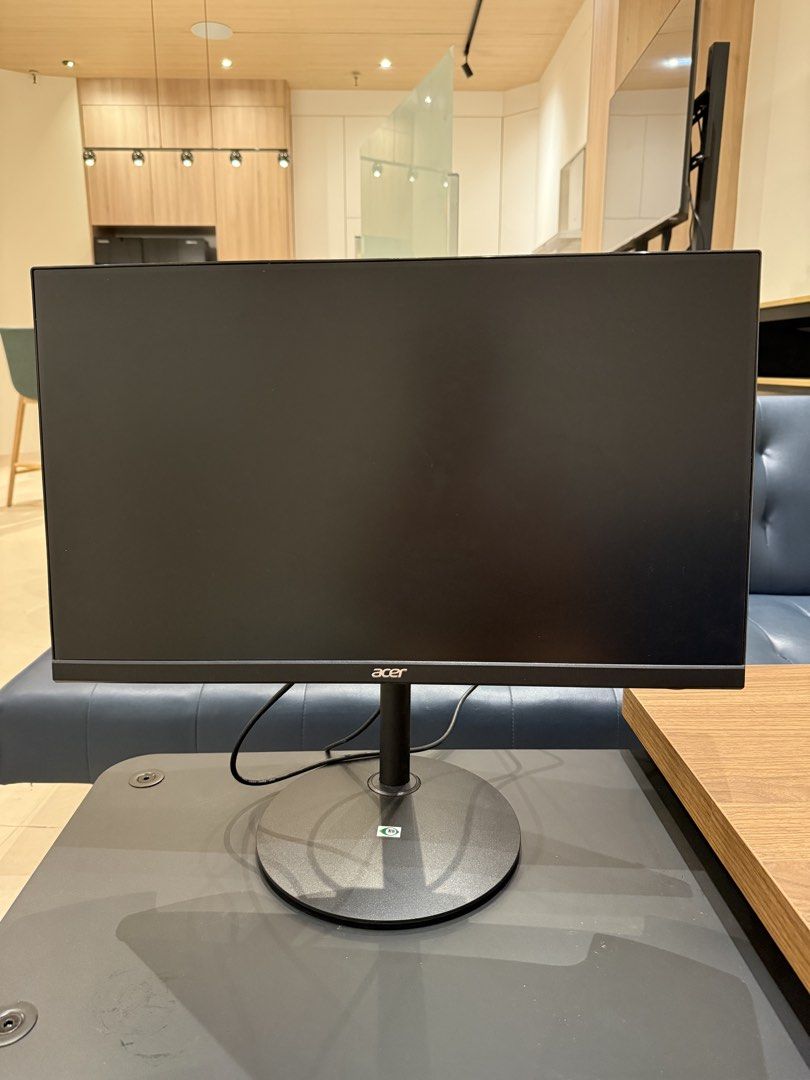 Monitors (Category: Monitor Screens) located in Singapore. Submitted by happygosuperlucky (Listing ID 1456914849, Image 2). Description: 4 Monitors up for grab First come first serve Self carry at Balestier plaza.