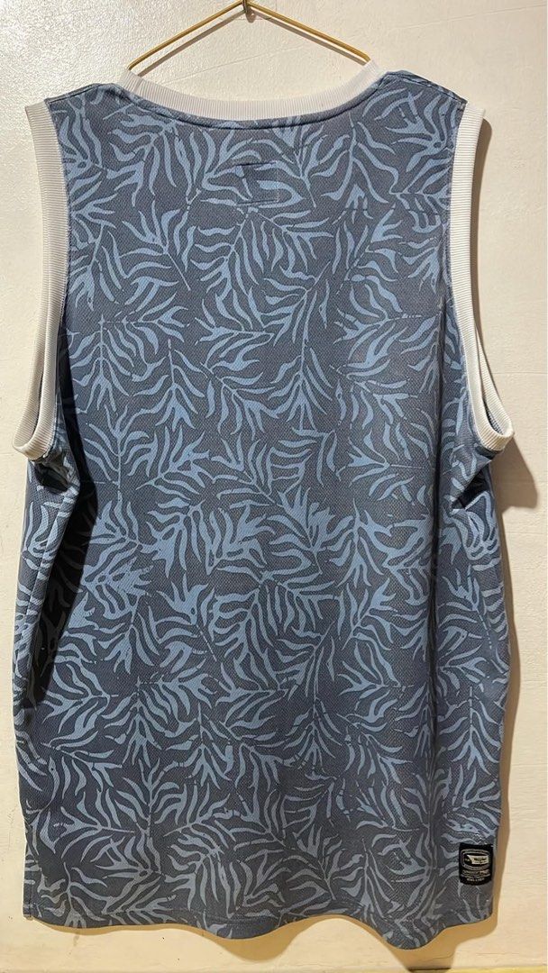 Mossimo '86 leaf-pattern athletic mesh jersey (Category: Activewear) located in Cebu City. Submitted by gemmarshall (Listing ID 1456935108, Image 2). Description: Mossimo ‘86 leaf-pattern athletic mesh jersey .