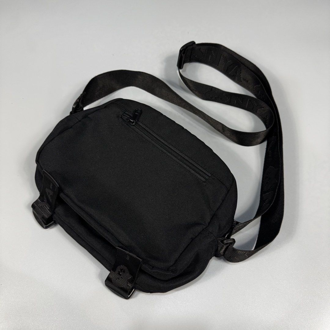 Ne-Net - Embroidered Cat - Sling bag (Category: Cross-body Bags) located in Dasmarinas. Submitted by F_A_Q (Listing ID 1456891318, Image 3). Description: ONE SIZE 9/10 Overall usage No issue .