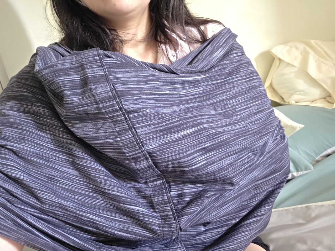 Nursing Cover for Breastfeeding (Category: Breastfeeding & Bottle Feeding) located in Taguig. Submitted by bbbautista (Listing ID 1456840434, Image 1). Description: - Soft and stretchy striped nursing cover - Designed with a clear neckline for easy baby visibility - Full coverage, thicker fabric for privacy Rfs: decluttering J&T or lalamove Pick up in Acacia Estates, Taguig .