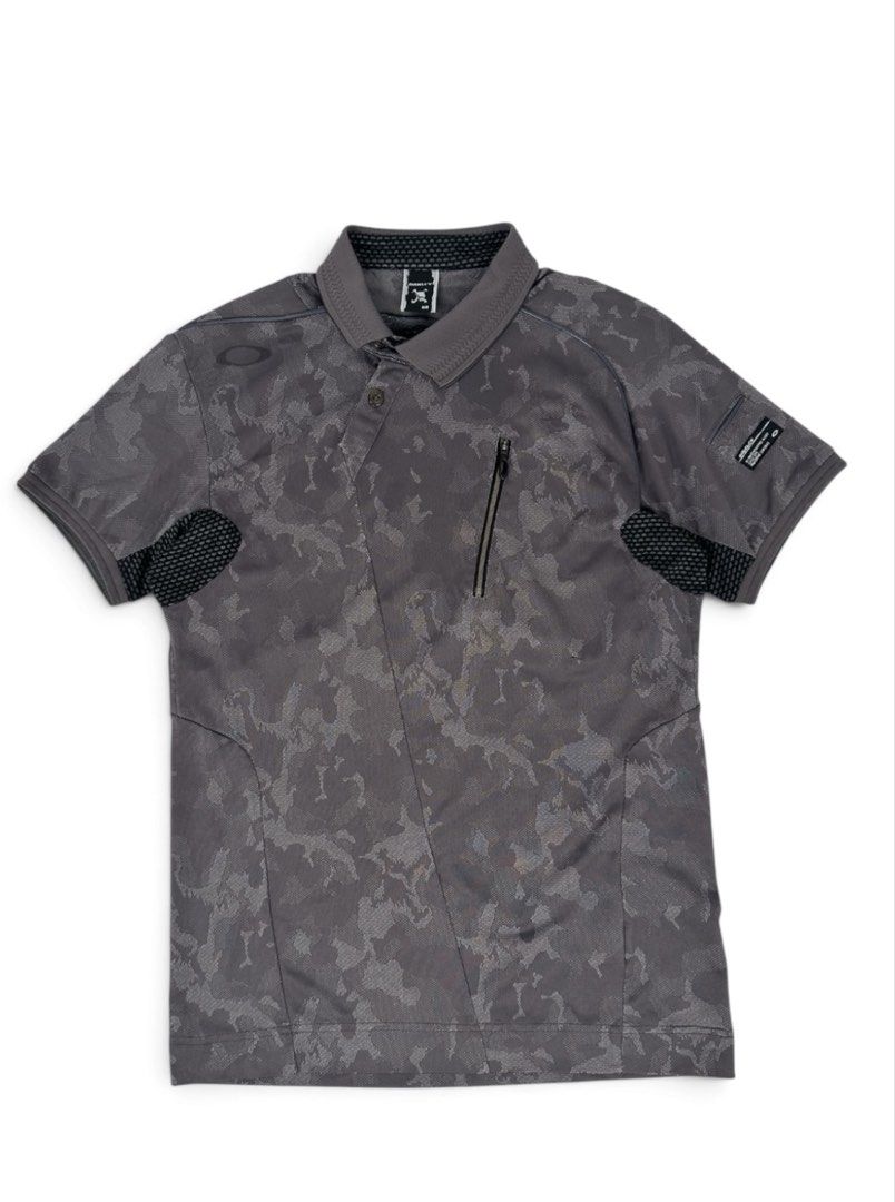 Oakley Camo Golf Polo Shirt (Category: Tshirts & Polo Shirts ) located in Manila. Submitted by draftdrops (Listing ID 1456795682, Image 1). Description: Super comfy, all over design and excellent condition Width :19 Length :27 Size:medium .