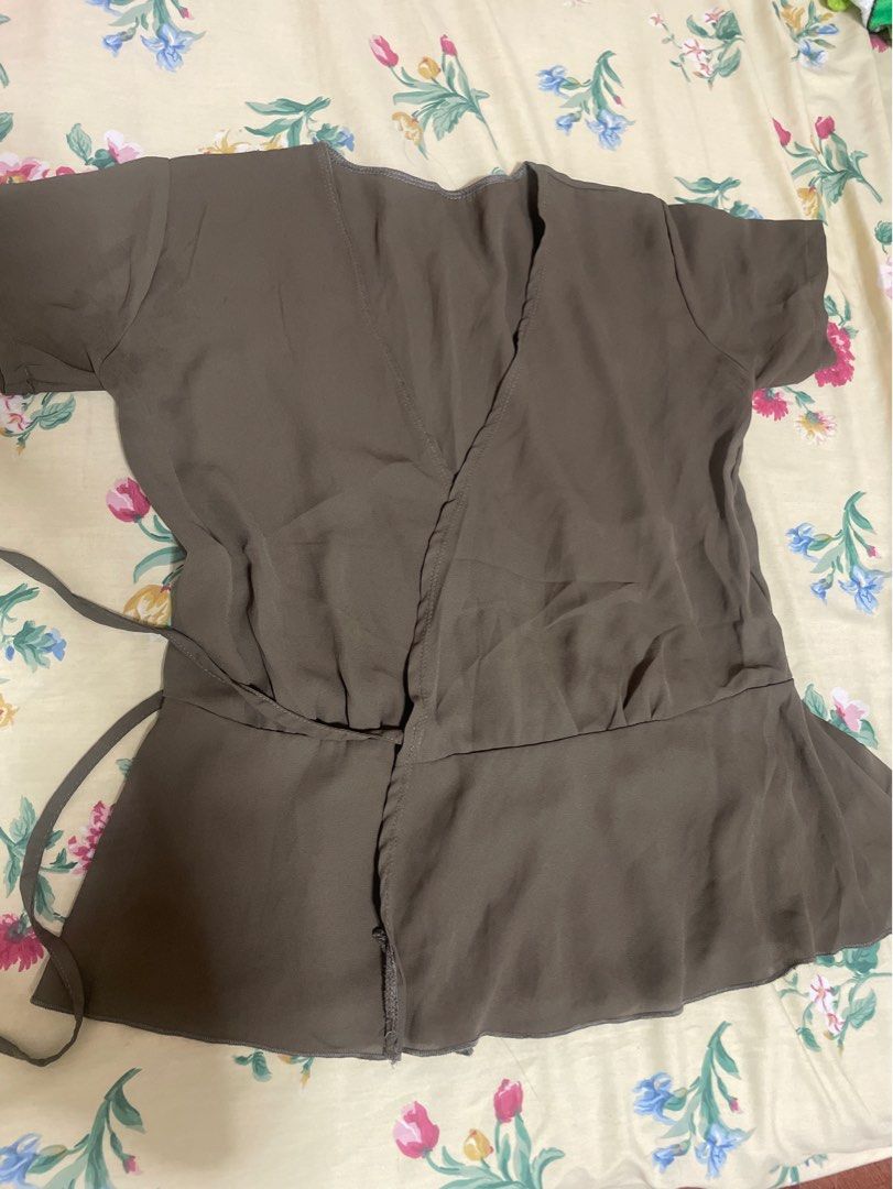 Olive Green Wrap Top with Tie Details (Category: Blouses) located in Manila. Submitted by sapsari (Listing ID 1456877965, Image 1). Description: - Olive green wrap top -may tali din sa loob - Adjustable side tie details - Lightweight and flowy fabric .