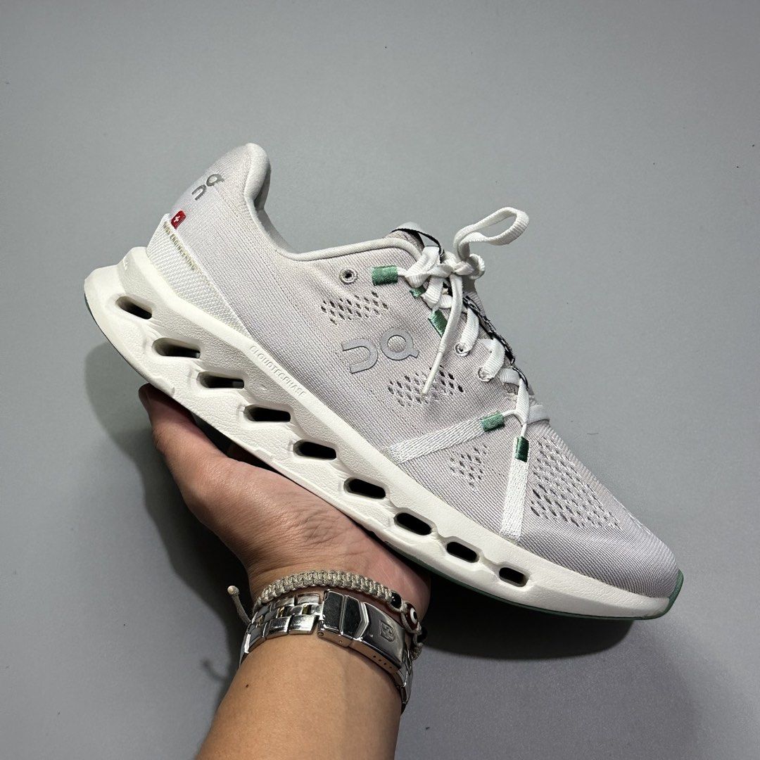 ON CLOUD SURFER “Pearl ivory” (Category: Sneakers) located in Baguio. Submitted by macshop_items (Listing ID 1456924828, Image 2). Description: ON CLOUD SURFER “Pearl ivory” - Size 8.5us(25.5cm) - Excellent condition - Signs of usage ₱ 3,480 + sf.