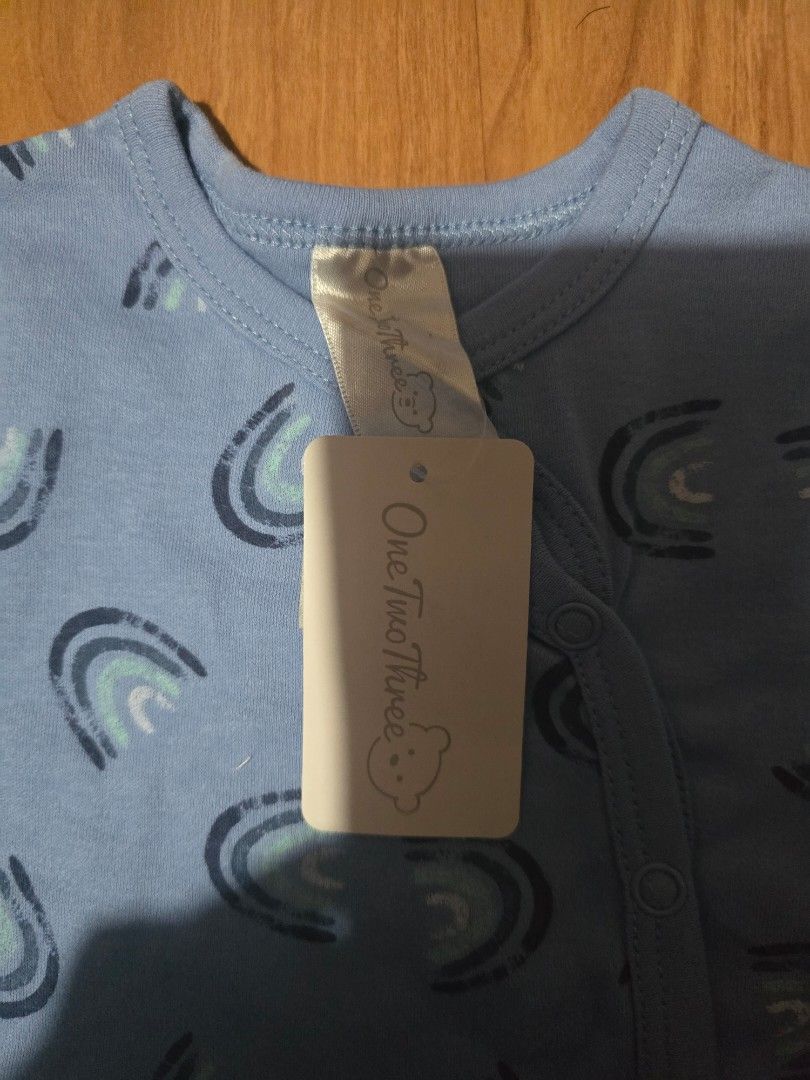 One Two Three Baby Blue Rainbow Footed Romper 3-6 Months (Category: Babies & Kids Fashion) located in Las Pinas. Submitted by luxeprelovedstuff (Listing ID 1456906196, Image 2). Description: - Adorable light blue baby romper - Features a cheerful rainbow print - Long sleeves and cozy footies - Convenient full snap closure for easy dressing - Brand: One Two Three - Size: 3-6 months.