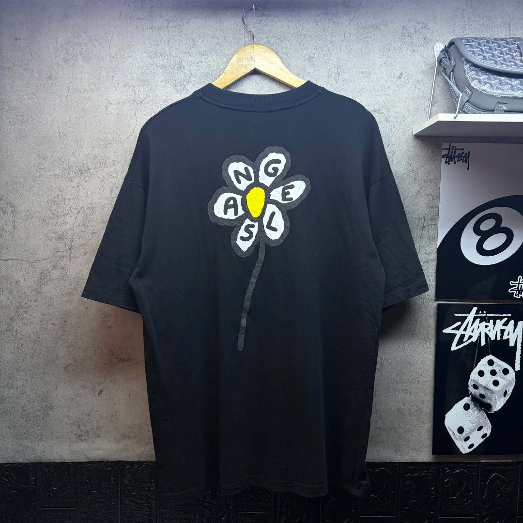 Palm Angels Black Daisy (Category: Tshirts & Polo Shirts ) located in Santiago. Submitted by johnmichael1213 (Listing ID 1456925700, Image 2). Description: -23×30 -Size L-XL -Condition: Very excellent -Color rate: 9.5/10 -Issue: Half cutted washtag (check on the last picture).