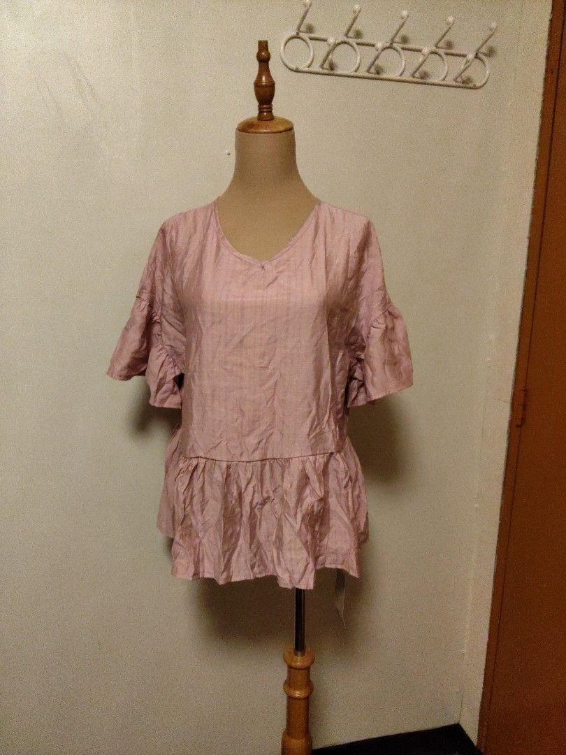 Peplum blouse light pink large to xl (Category: Blouses) located in Marikina City. Submitted by KanamiFinds (Listing ID 1456926228, Image 1). Description: very nice pag na iron peplum style bust: 44 inches length:24 inches from the shoulders large to xl (Medum on tag, wrong tagging).