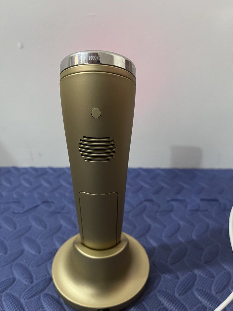 Perfectio Zero Gravity Limited Edition Beauty Device (Category: Face Care) located in Cainta. Submitted by dgby24 (Listing ID 1456924851, Image 2). Description: - Limited Edition Perfectio by Zero Gravity device - Stunning Gold color - Comes with its original charging base - Lights up when in use, indicating it's working - Enhance your skincare routine with this advanced device.