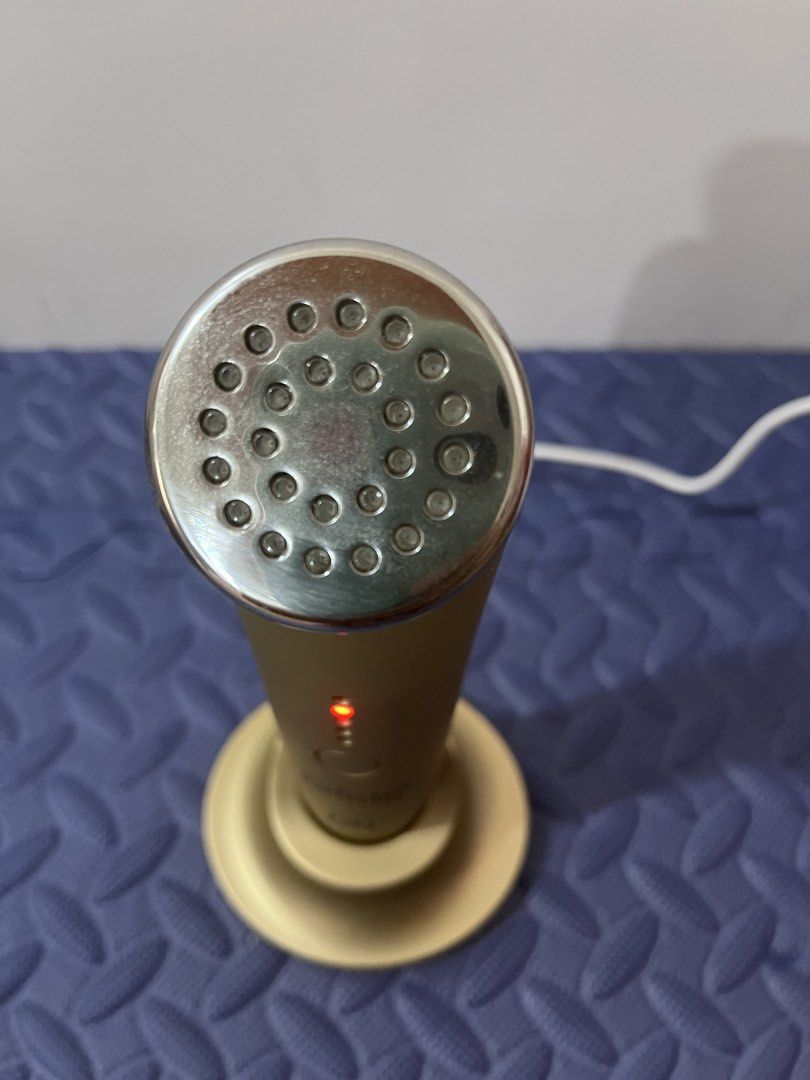 Perfectio Zero Gravity Limited Edition Beauty Device (Category: Face Care) located in Cainta. Submitted by dgby24 (Listing ID 1456924851, Image 3). Description: - Limited Edition Perfectio by Zero Gravity device - Stunning Gold color - Comes with its original charging base - Lights up when in use, indicating it's working - Enhance your skincare routine with this advanced device.