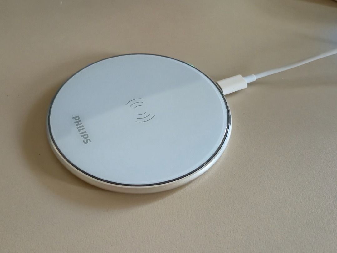 Philips Wireless Charger DLP9216CW (Category: Chargers & Cables) located in Manila. Submitted by yacorn (Listing ID 1456866296, Image 2). Description: For Sale: Philips Wireless Charger DLP9216CW Php 450 - Barely used; Like new - Last price posted Inclusions: - Unit - Cable - Box Item condition: - Works well when plugged into a fast USB-C charger - Feel free to ask for more photos of the product or sample photos RFS: Decluttering Shipping at buye