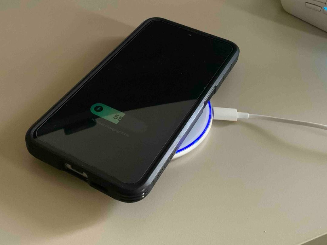 Philips Wireless Charger DLP9216CW (Category: Chargers & Cables) located in Manila. Submitted by yacorn (Listing ID 1456866296, Image 3). Description: For Sale: Philips Wireless Charger DLP9216CW Php 450 - Barely used; Like new - Last price posted Inclusions: - Unit - Cable - Box Item condition: - Works well when plugged into a fast USB-C charger - Feel free to ask for more photos of the product or sample photos RFS: Decluttering Shipping at buye
