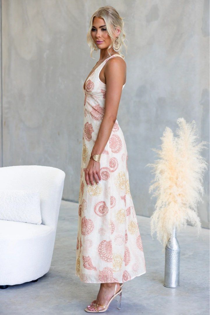 Pink Diamond Shell Print Maxi Dress Size 8 (Category: Dresses) located in Santa Rosa. Submitted by kv_declutter (Listing ID 1456927366, Image 2). Description: - srp ₱6000 - never got to wear it - rfs decluttering - Ideal for beach vacations or summer events - Australian brand.