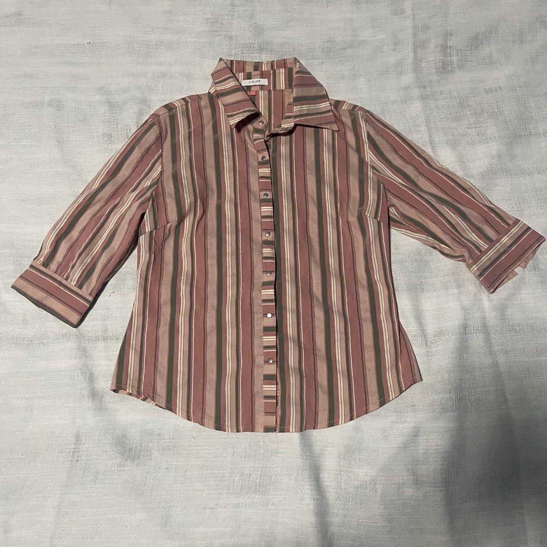 Pink Striped Button Up Top (Category: Longsleeves) located in San Ildefonso. Submitted by rgdeclutters (Listing ID 1456921407, Image 3). Description: L - 22" W - 18".