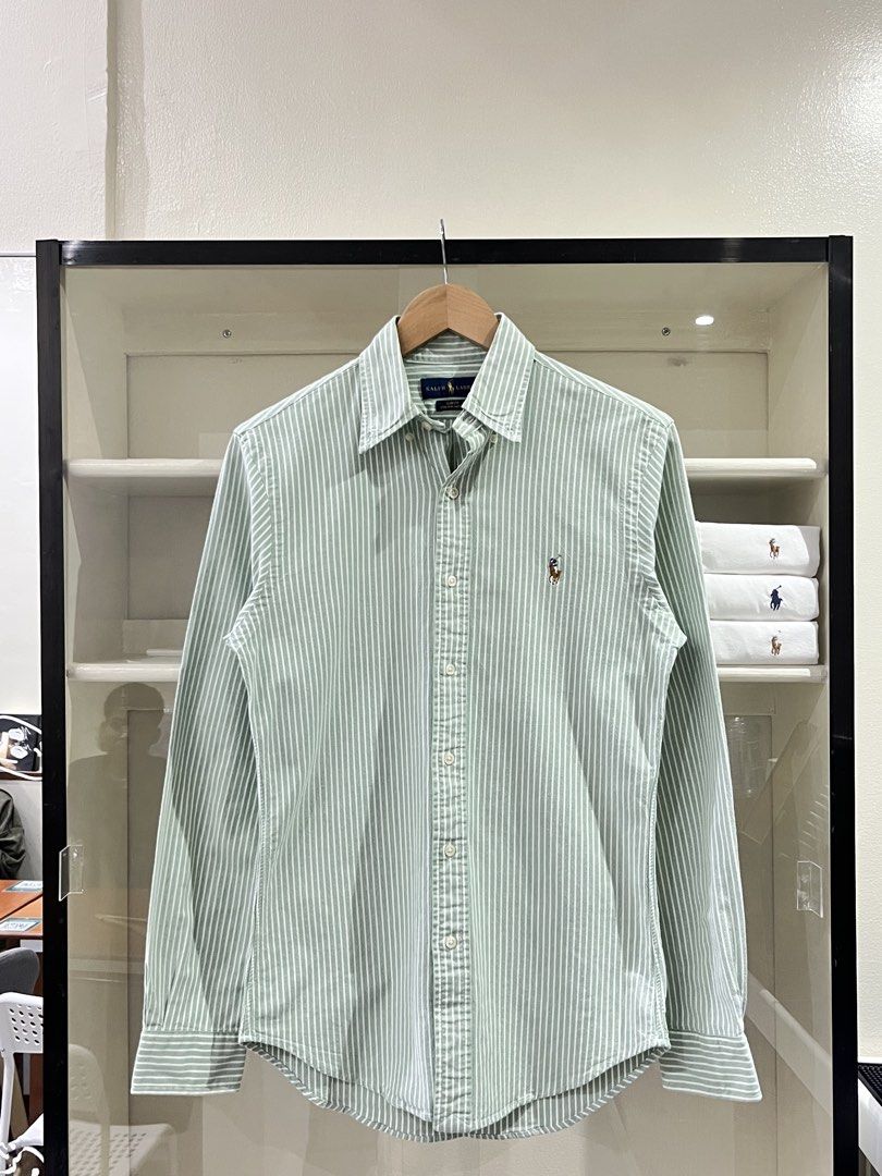 Polo Ralph Lauren Button Down Oxford Shirt (Category: Formal Shirts) located in Santa Rosa. Submitted by mmnldn (Listing ID 1456802399, Image 1). Description: Polo Ralph Lauren Button Down Oxford Shirt Good as new Size: Small Dimension: 19 x 27 Authentic DM IF INTERESTED📥.