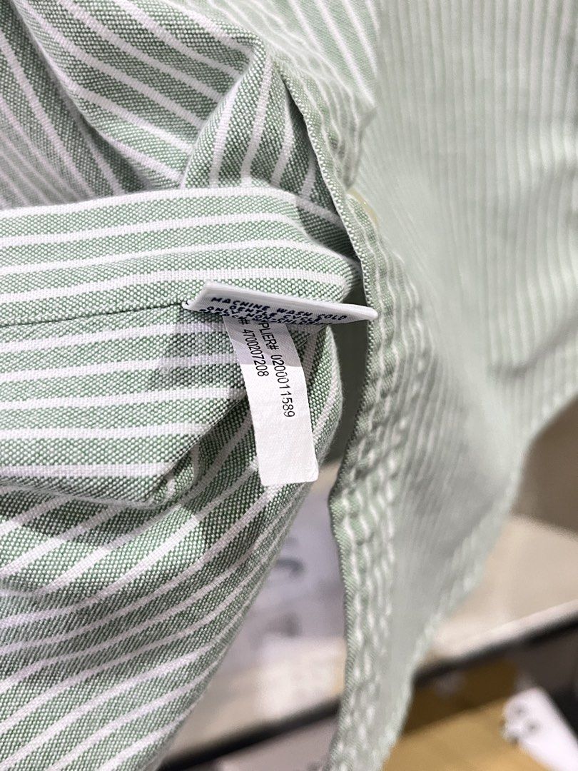 Polo Ralph Lauren Button Down Oxford Shirt (Category: Formal Shirts) located in Santa Rosa. Submitted by mmnldn (Listing ID 1456802399, Image 3). Description: Polo Ralph Lauren Button Down Oxford Shirt Good as new Size: Small Dimension: 19 x 27 Authentic DM IF INTERESTED📥.