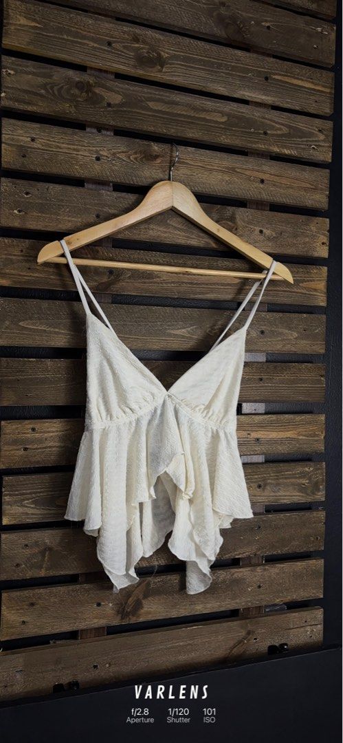 Princess Polly White Textured Cami Top (Category: Sleeveless) located in Las Pinas. Submitted by hustlathrift (Listing ID 1456862644, Image 1). Description: Size xs up to semi medium Good quality Issue: may teo stitches but not affected the appearance Super ganda in person.