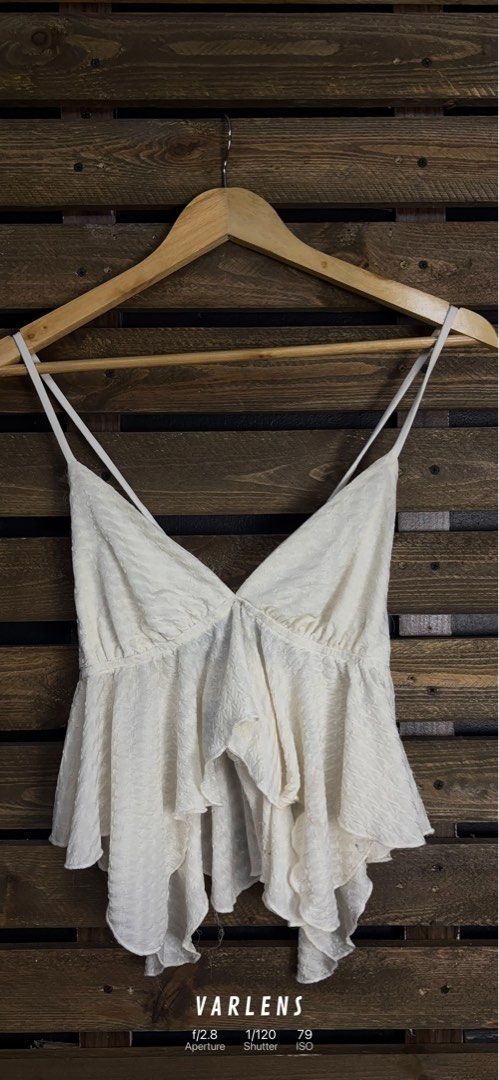 Princess Polly White Textured Cami Top (Category: Sleeveless) located in Las Pinas. Submitted by hustlathrift (Listing ID 1456862644, Image 2). Description: Size xs up to semi medium Good quality Issue: may teo stitches but not affected the appearance Super ganda in person.