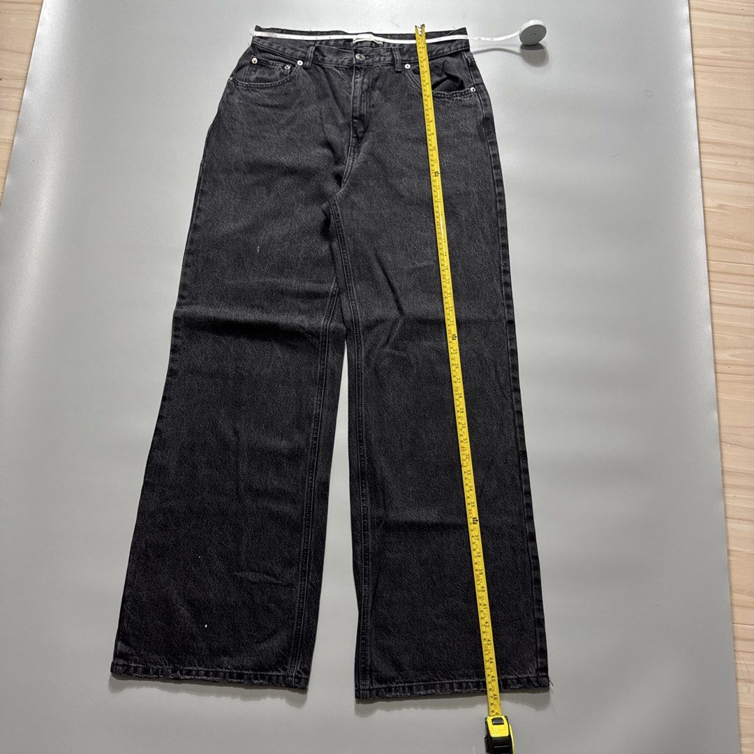 Pull & Bear Black Wide Leg Jeans (Category: Jeans) located in Santa Cruz. Submitted by eightvilla (Listing ID 1456931206, Image 3). Description: Pull&Bear Wide Baggy Jeans Clean black wash with a relaxed wide-leg fit. Simple and easy to style for a modern streetwear look. Great condition Waist - 30 Length - 46 Hem - 10 .