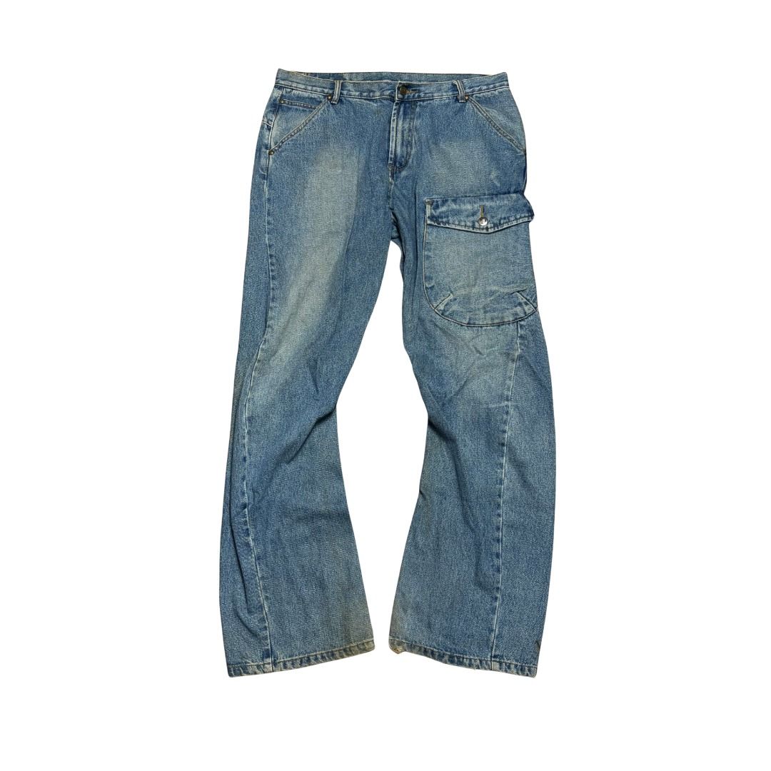 Random Horshoe Baggy Cargo Jeans (Category: Jeans) located in Roxas City. Submitted by dailydrops.5800 (Listing ID 1456929197, Image 1). Description: Random Horshoe Baggy Cargo Jeans High Rise Horshoe Baggy Zipper Fly Measurements are in Inches Waist: 34 Length: 42.5 Inseam: 31 Front rise: 11 Thigh: 12.5 Knee: 10 Leg Opening: 9.5 Issue: None Condition: 9/10 Price: 250 + Shipping fee Feel free to DM us if you have questions.😉.