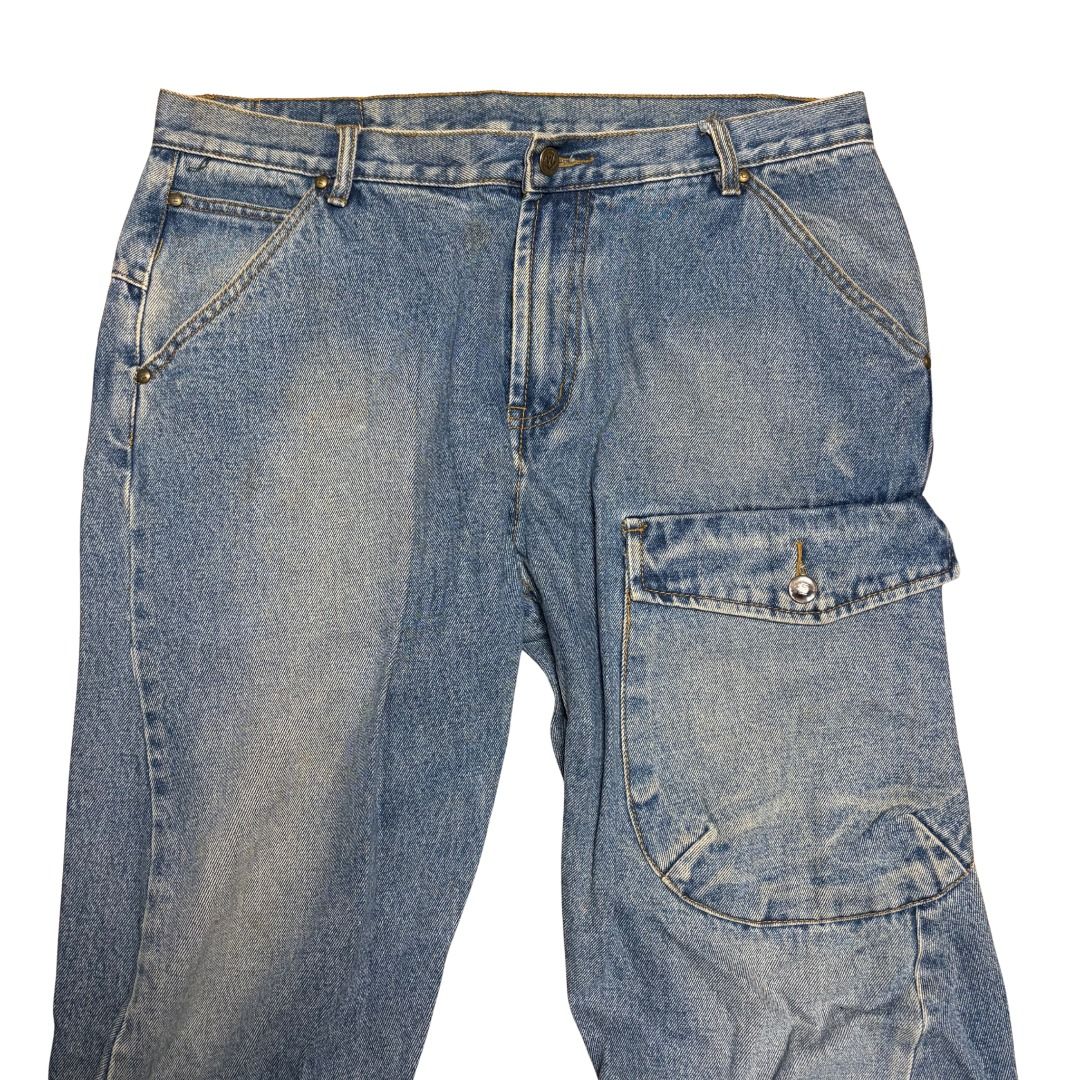 Random Horshoe Baggy Cargo Jeans (Category: Jeans) located in Roxas City. Submitted by dailydrops.5800 (Listing ID 1456929197, Image 2). Description: Random Horshoe Baggy Cargo Jeans High Rise Horshoe Baggy Zipper Fly Measurements are in Inches Waist: 34 Length: 42.5 Inseam: 31 Front rise: 11 Thigh: 12.5 Knee: 10 Leg Opening: 9.5 Issue: None Condition: 9/10 Price: 250 + Shipping fee Feel free to DM us if you have questions.😉.
