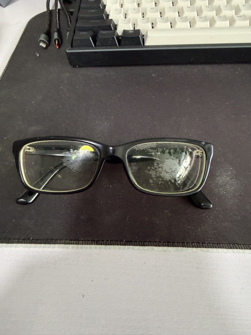 RayBans spectacle frames (Category: Sunglasses & Eyewear) located in Singapore. Submitted by shoppingoverdose (Listing ID 1456818700, Image 1). Description: - Black rectangular glasses - Frames are black - Selling as is lens is damaged, but can be replaced.