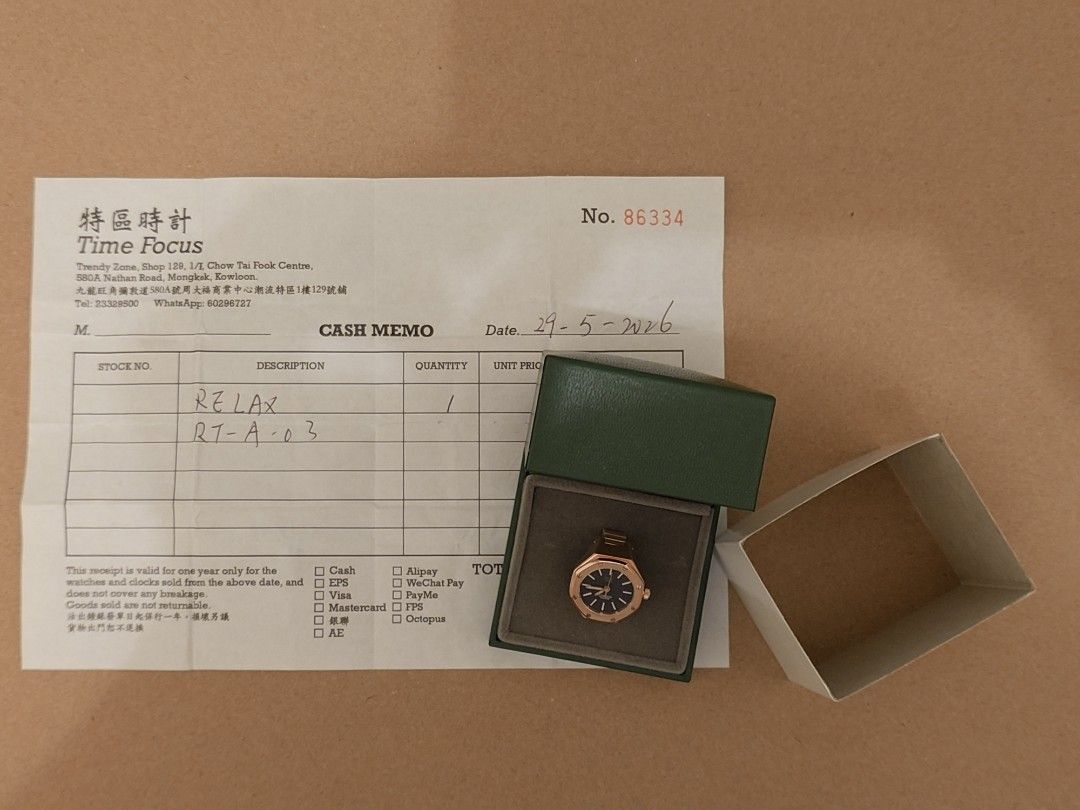 RELAX TIME 玫瑰金手錶 RT-A-03 （分類：手錶）位於 Hong Kong。 由 charlie.charlie008 提交（商品編號 1456819594，圖片 2）。簡介： 9月14號前購買優惠價 $360 台灣腕錶品牌 RELAX TIME (八角戒指錶) 型號： RT-A-03 香港錶舖購買有單 Condition: 99% new 顏色:金色不鏽鋼錶殼搭配藍色面盤 Size: free size 手指上的戒指手錶（Ring Watch） 原價$680，現售$400。