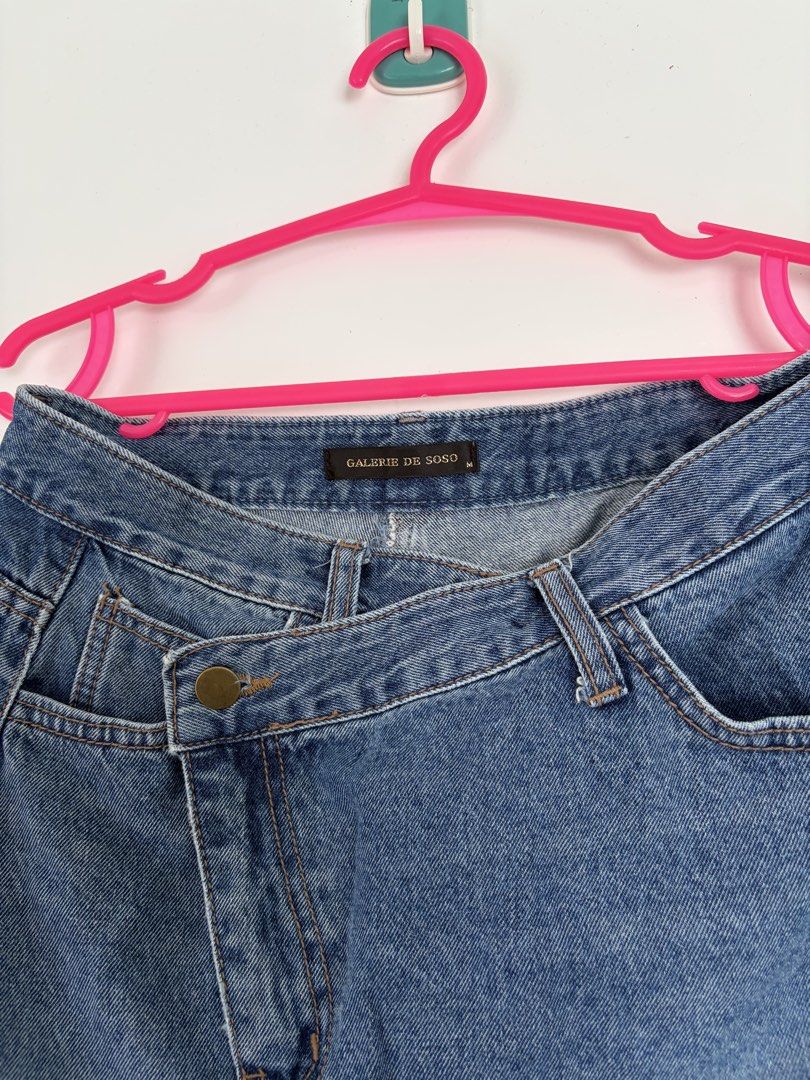 Ripped skirts (Category: Skirts) located in Lipa City. Submitted by riz022 (Listing ID 1456815046, Image 2). Description: Fits medium waist large 28-30 waist line fits pwede high waist style .
