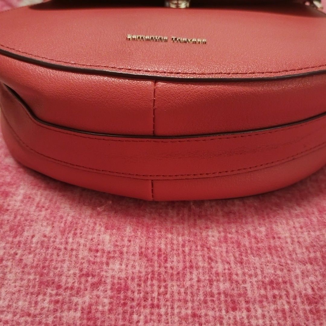 Samantha Thavasa Cross body Bag (Category: Luxury Bags & Wallets) located in Bulacan. Submitted by brandedbagspreloved (Listing ID 1456852504, Image 2). Description: Korea Bought minor issue is not a big deal still a nice bag bawal sa maarte last price posted plus shipping fee.