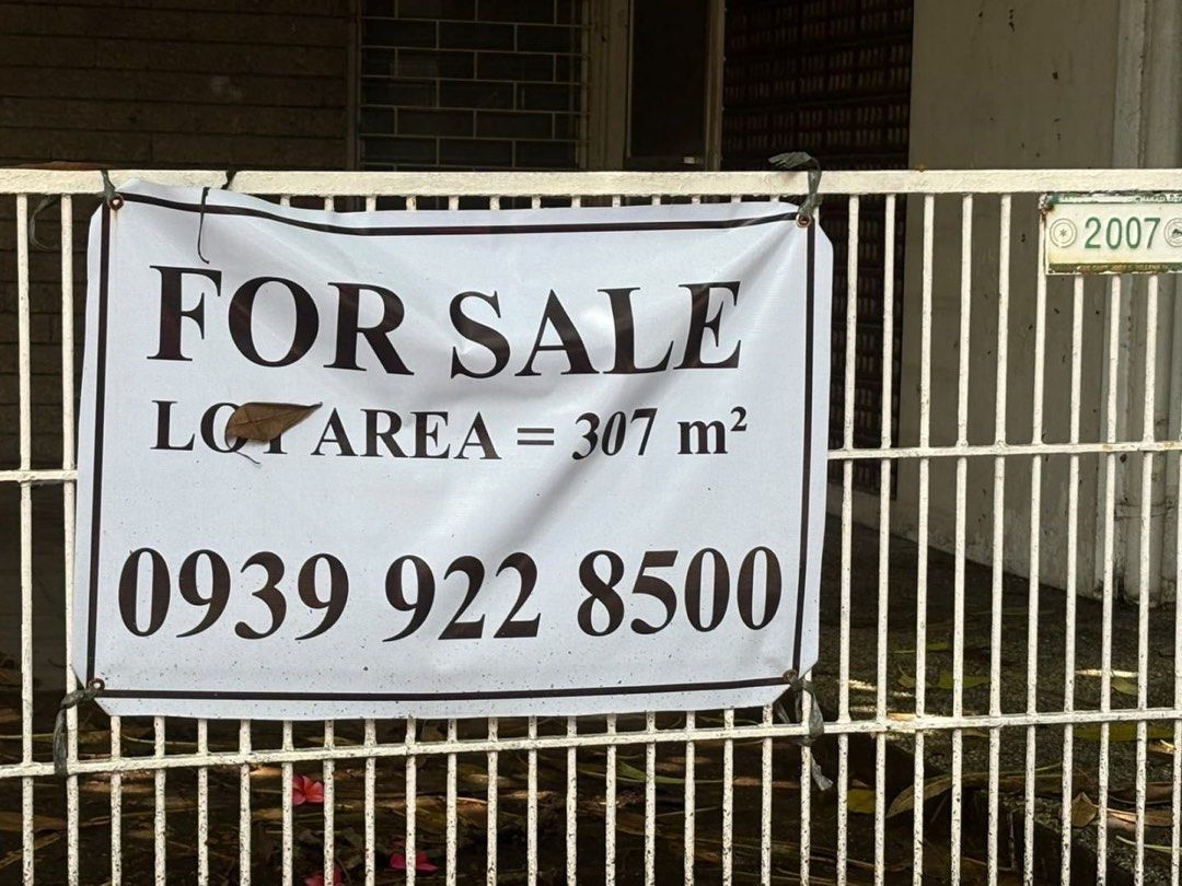 SAN MIGUEL VILLAGE,MAKATI (Category: Lot) located in Calamba. Submitted by evytria (Listing ID 1443930870, Image 3). Description: Lot area-307sqm With old house(no more value) Exclusive subdivision Very near makati cityhall & Other high end establishments .