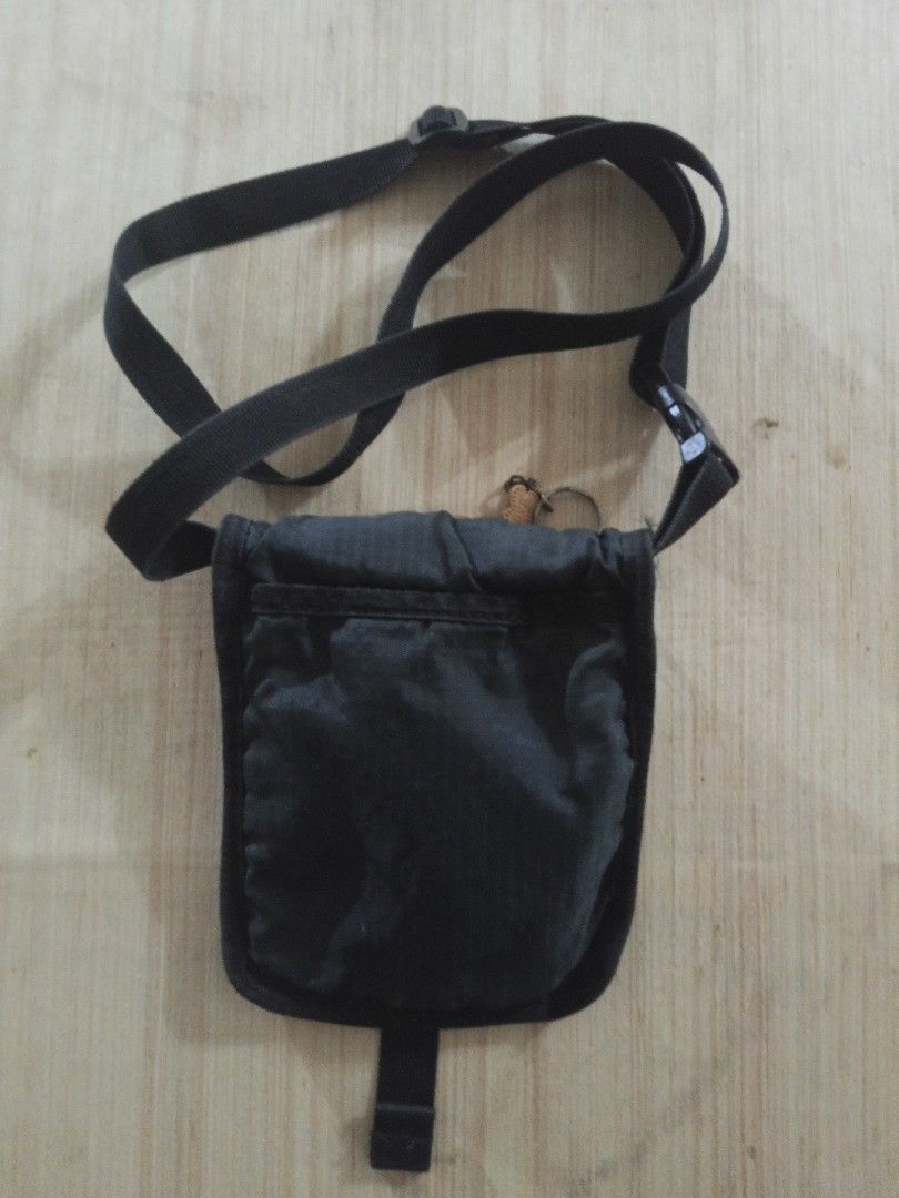 Sandugo Black Tactical Crossbody Pouch (Category: Belt bags, Clutches and Pouches) located in Bulacan. Submitted by danielstorm (Listing ID 1456951092, Image 2). Description: Sandugo Black Tactical Crossbody Pouch Price: PHP 65 ​Details: Sandugo black utility crossbody pouch with front buckle compartment. Selling low as is. ​Terms and Shipping: Location: Sta Maria, Bulacan Shipping: Lalamove ONLY (Buyer books and pays shipping fee) Payment: Cash,