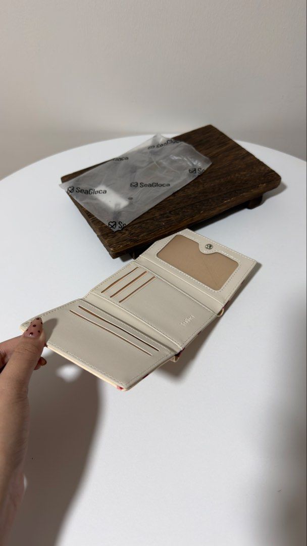 Seagloca wallet (Category: Wallets & Card holders) located in Tarlac. Submitted by mileeeesss (Listing ID 1456931746, Image 3). Description: ❗️payment first policy ❗️ Seagloca heart wallet Selling for: 149 og price: 209 Why selling cheaper? • Super dami kong tambak, need na ma-dispose (affiliate si seller) • Video available - ginawan ko lang rin ng video para mapromote Payment & Delivery: • MOP: GCash, maribank, maya • Meet-up: Teresa Tibag, Fies