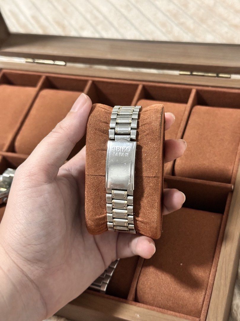 Seiko 5 Japan Watch (Category: Men's Watches) located in Quezon City. Submitted by kerlitops (Listing ID 1456864469, Image 2). Description: - Vintage Seiko Automatic Watch - Made in Japan - Guaranteed authentic - Personal watch - Extra links included - 37mm Open for trade.