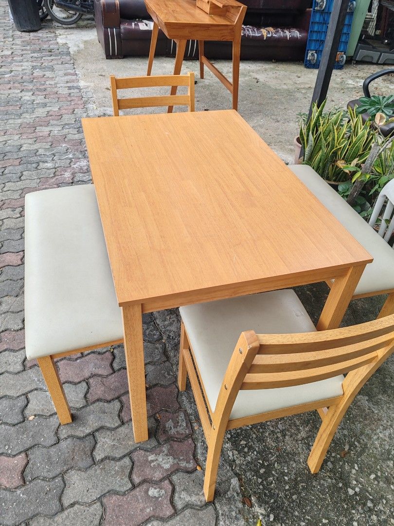 Set table (Category: Tables & Sets) located in Kuala Lumpur. Submitted by firah_loy (Listing ID 1456852288, Image 2). Description: self pick-up. ampang.
