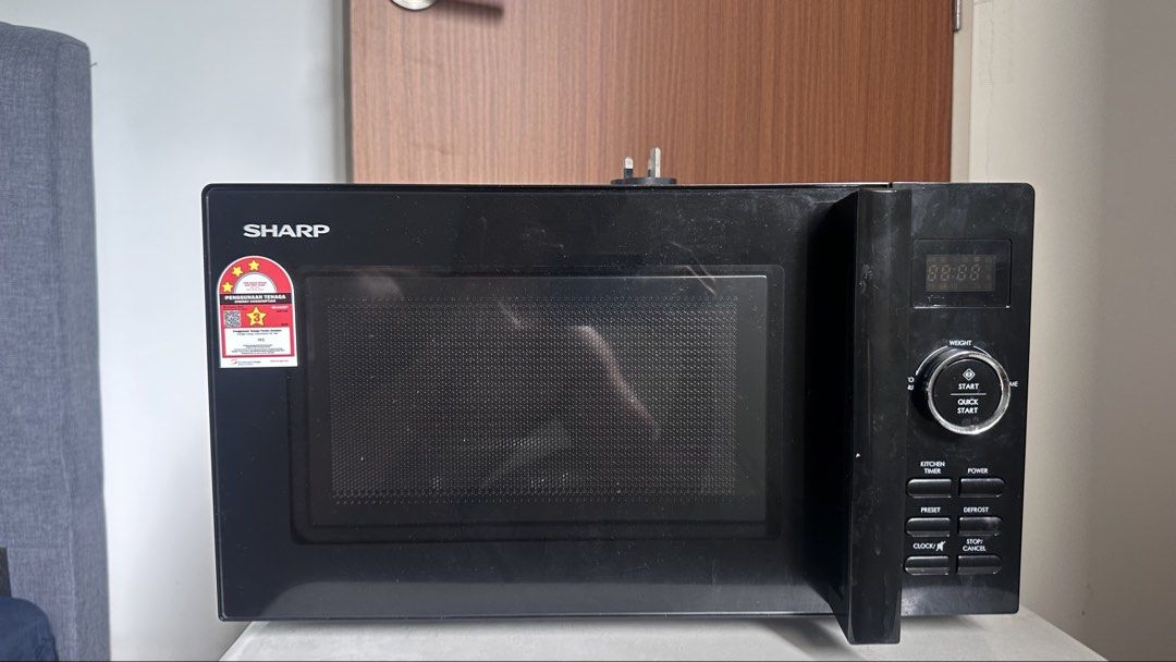 Sharp Microwave (Category: Ovens & Toasters) located in Kuala Lumpur. Submitted by johnnyuuuuuuf (Listing ID 1456831806, Image 1). Description: Sharp Microwave Lightly used, rfs we have two microwaves. 150rm negotiable, Old Klang Road location, lalamove or pick up only..