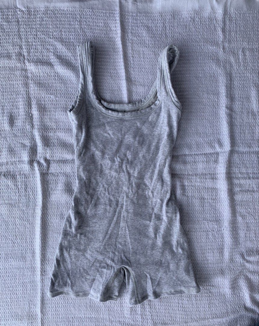 SKIMS [SOLD] (Category: Activewear) located in Cebu City. Submitted by hiddenlabel (Listing ID 1456815568, Image 3). Description: medium on tag (but can fit small-semi med).