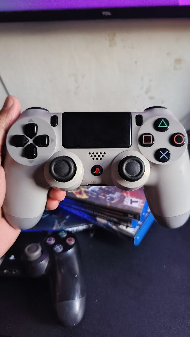 Sony DualShock 4 Wireless Controller - White (Category: Controllers) located in Marilao. Submitted by yuleestaana (Listing ID 1456889637, Image 1). Description: Selling 20th Anniversary Edition Dualshock 4 No issues Meet up SM Marilao or Lalamove.