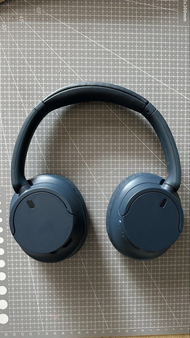 Sony WH-CH720N Headphones (Category: Headphones & Headsets) located in San Pedro. Submitted by objectdecay (Listing ID 1456846820, Image 2). Description: - Brand: Sony - Model: WH-CH720N - Color: Navy Blue - Condition: 7/10. Leather cracks on ear cushion.