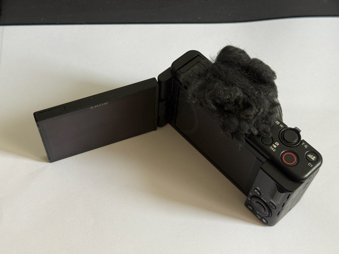 Sony ZV-1F Vlogging Camera Black (Category: Cameras) located in Mandaluyong City. Submitted by enazabdul666 (Listing ID 1456834478, Image 2). Description: Sony ZV-1F 4K Video Touch Screen Vlog Camera for Content Creators and Vloggers In excellent condition, with extra battery and charger kit Used only few times Reason for selling: want to upgrade to a bigger camera Negotiable .
