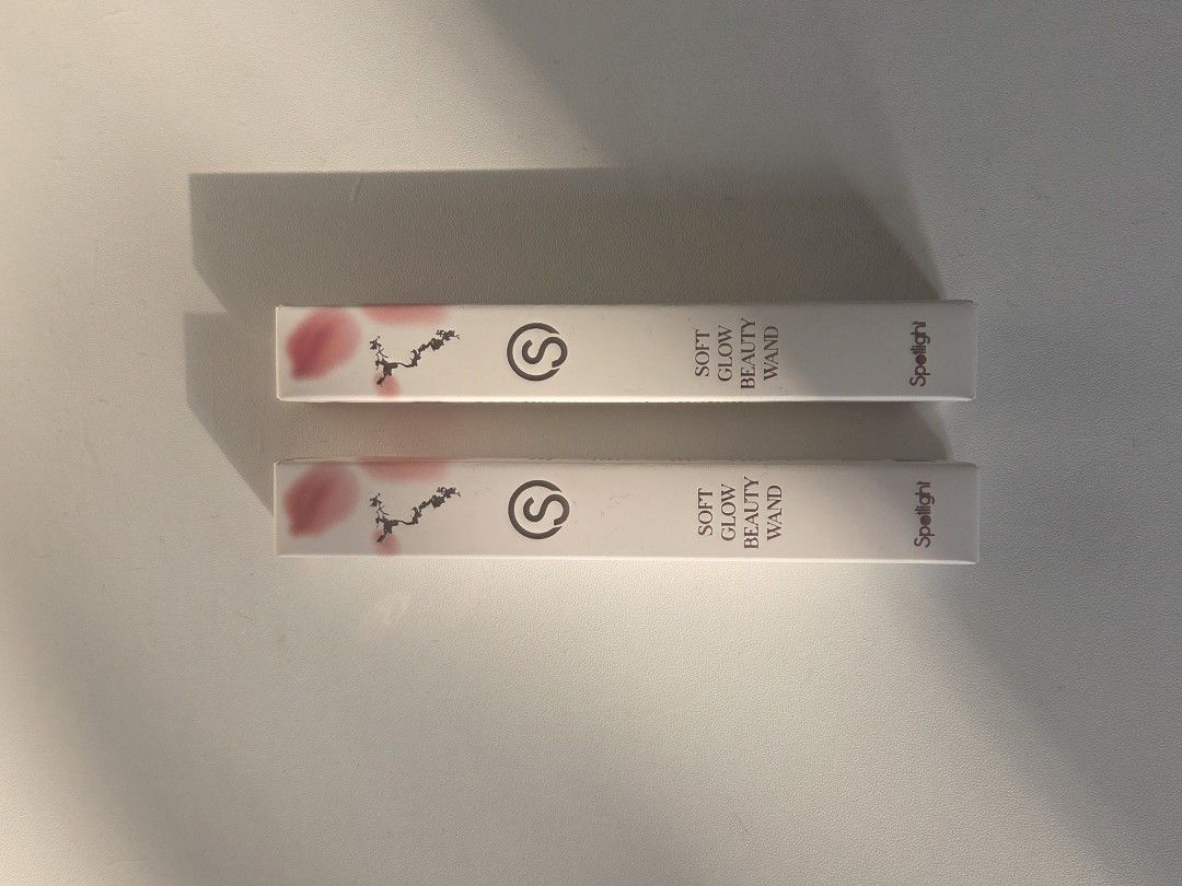 Spotlight Soft Glow Beauty Wand (Category: Makeup) located in Quezon City. Submitted by happytummynmore (Listing ID 1456806405, Image 2). Description: Selling two Spotlight Soft Glow Beauty Wands. These are new and sealed. Great for adding a soft glow. Perfect for makeup enthusiasts. Get them before they're gone!.