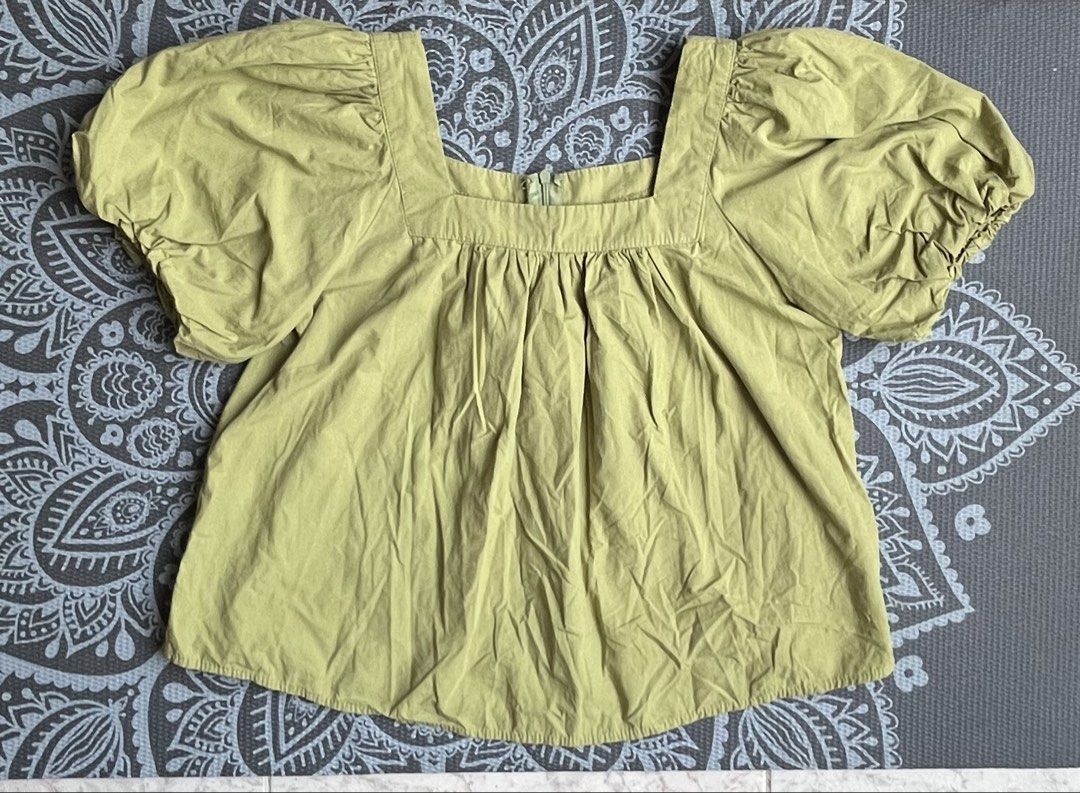 Square-Neck Blouse (Category: Blouses) located in Manila. Submitted by dayclutter (Listing ID 1456937434, Image 1). Description: Can fit to Medium-Large May zipper sa likod .
