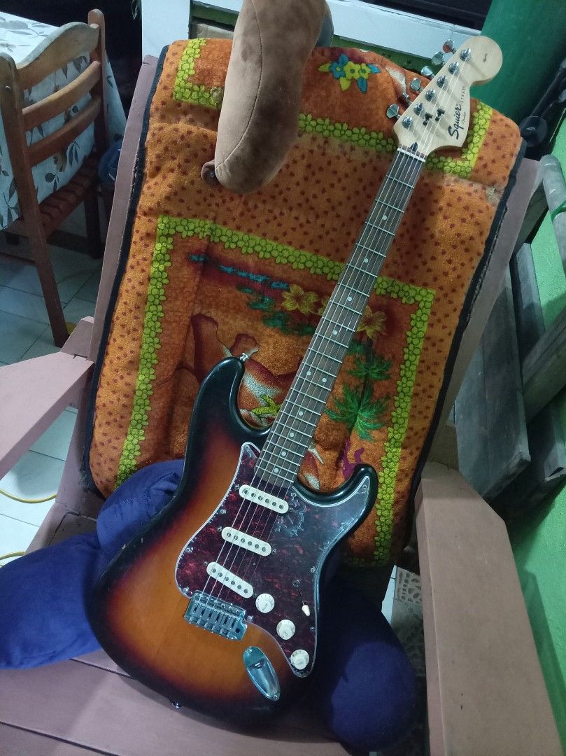 Squier affinity stratocaster electric guitar for sale (Category: Musical Instruments) located in Bulacan. Submitted by ninzoninz1979 (Listing ID 1456877046, Image 1). Description: Squiet Affinity 8,500 Php with softcase 09271463293.